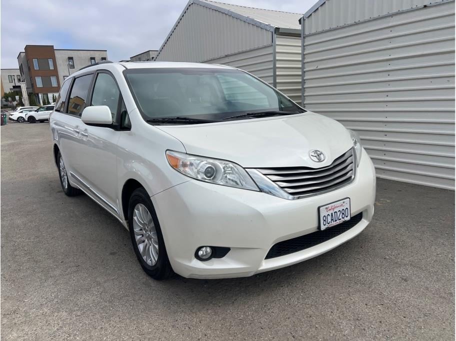 2017 Toyota Sienna — rear three-quarter view
