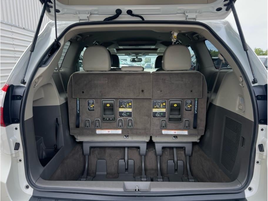 2017 Toyota Sienna — interior view