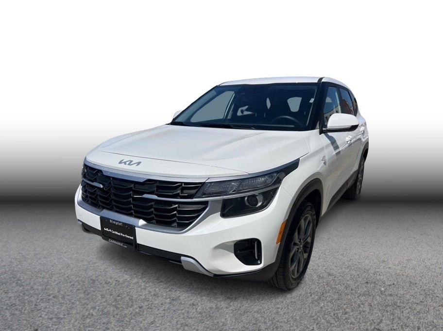2026 Kia Seltos LX Sport Utility 4D in White — front three-quarter view