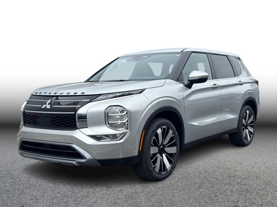 2026 Mitsubishi Outlander SE in Alloy Silver Metallic — front three-quarter view