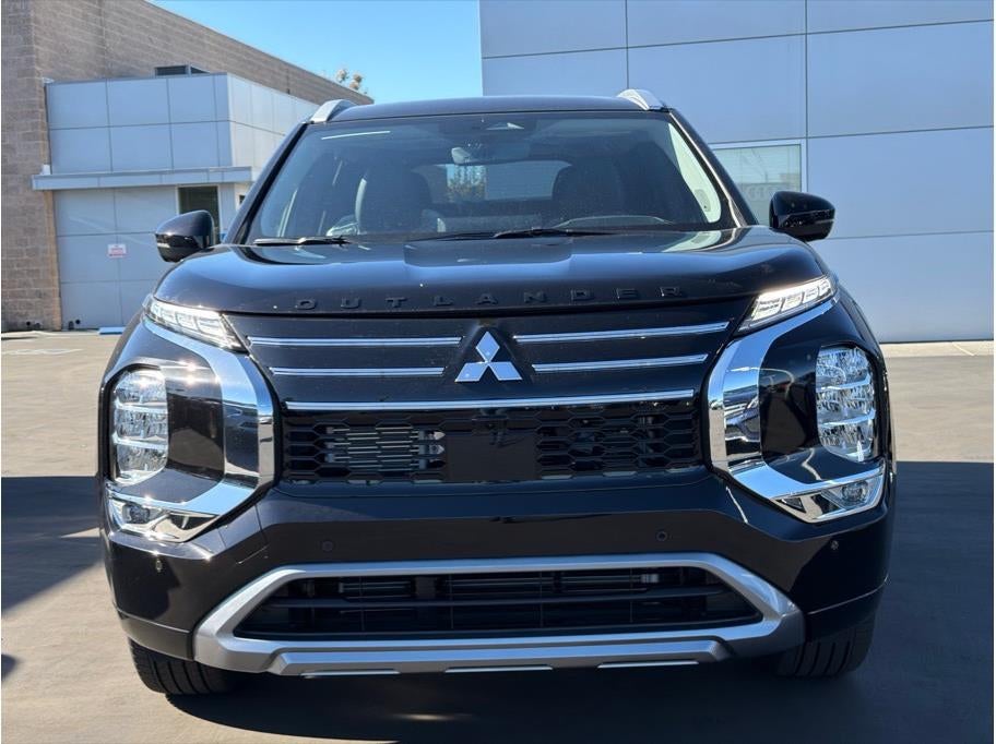 2026 Mitsubishi Outlander — side profile view