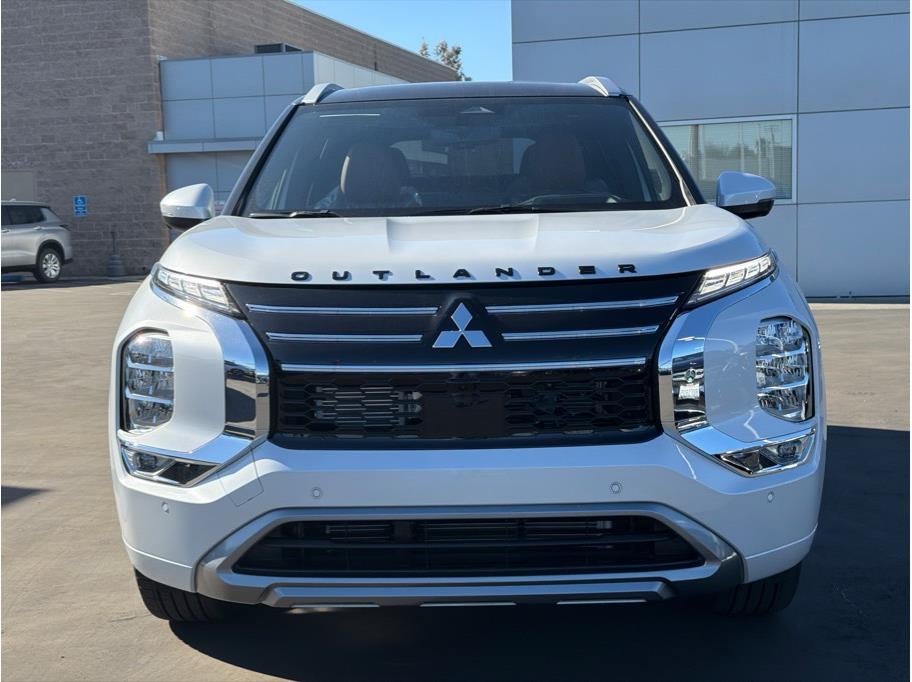 2026 Mitsubishi Outlander — side profile view