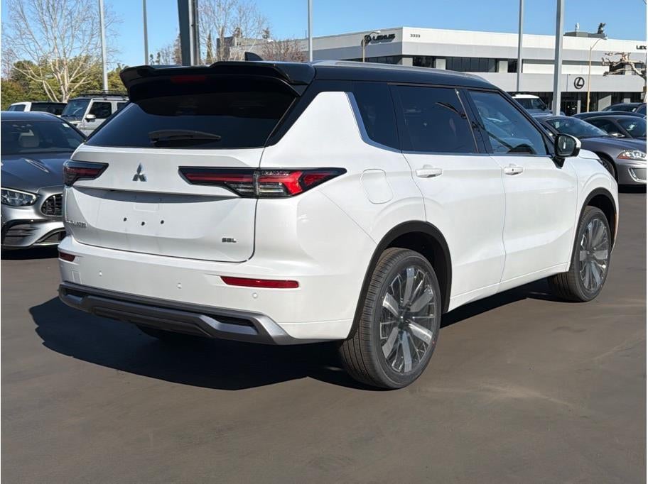 2026 Mitsubishi Outlander — detail view