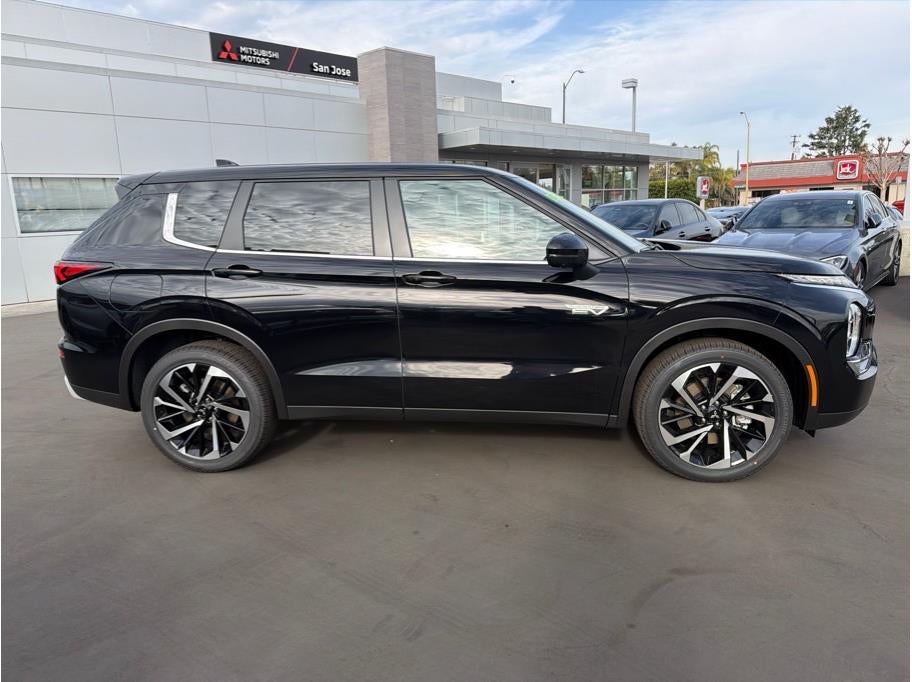 2025 Mitsubishi Outlander PHEV — interior view