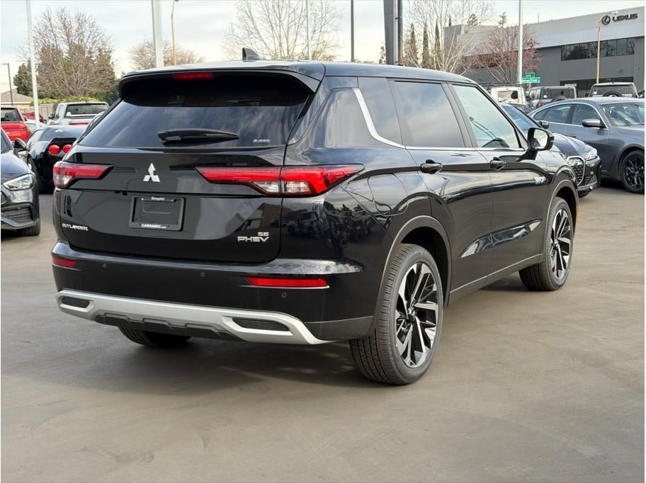 2025 Mitsubishi Outlander PHEV — detail view