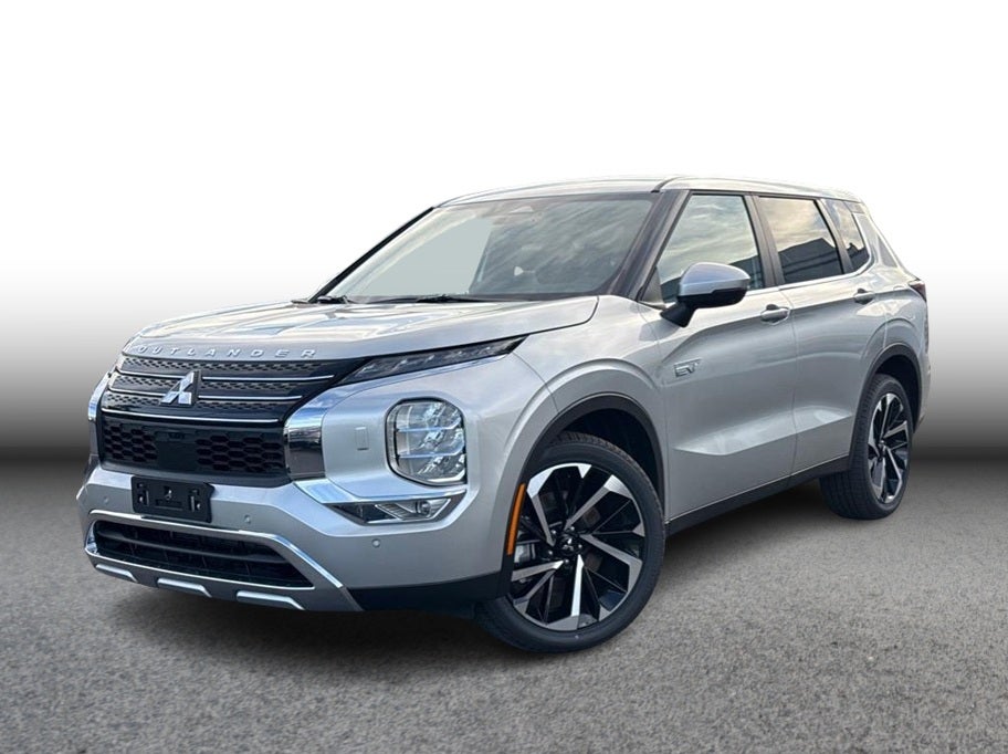 2025 Mitsubishi Outlander PHEV SE in Silver — front three-quarter view