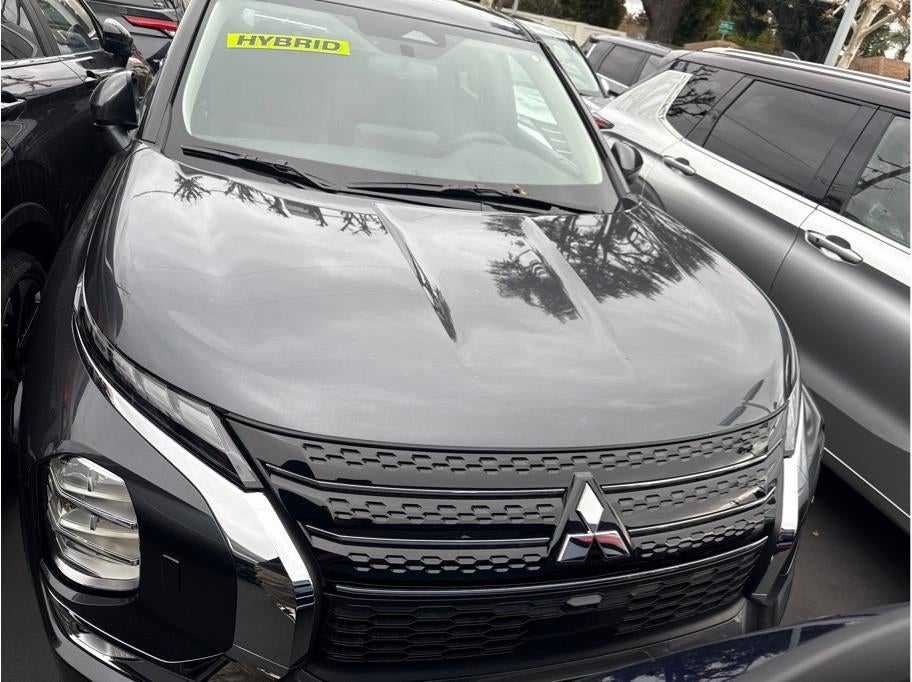 2025 Mitsubishi Outlander PHEV — side profile view