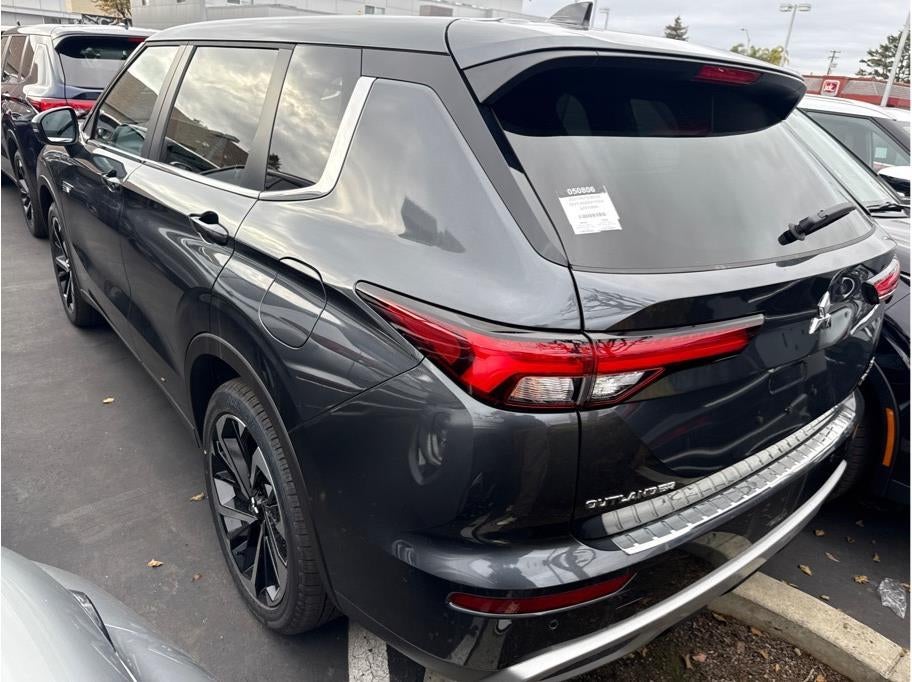 2025 Mitsubishi Outlander PHEV — interior view