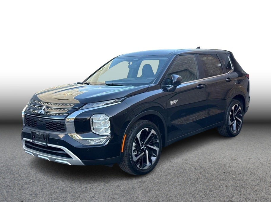 2025 Mitsubishi Outlander PHEV SE in Black — front three-quarter view