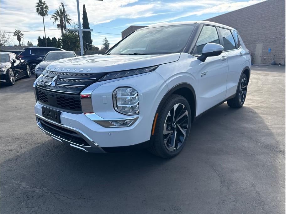 2025 Mitsubishi Outlander PHEV — side profile view