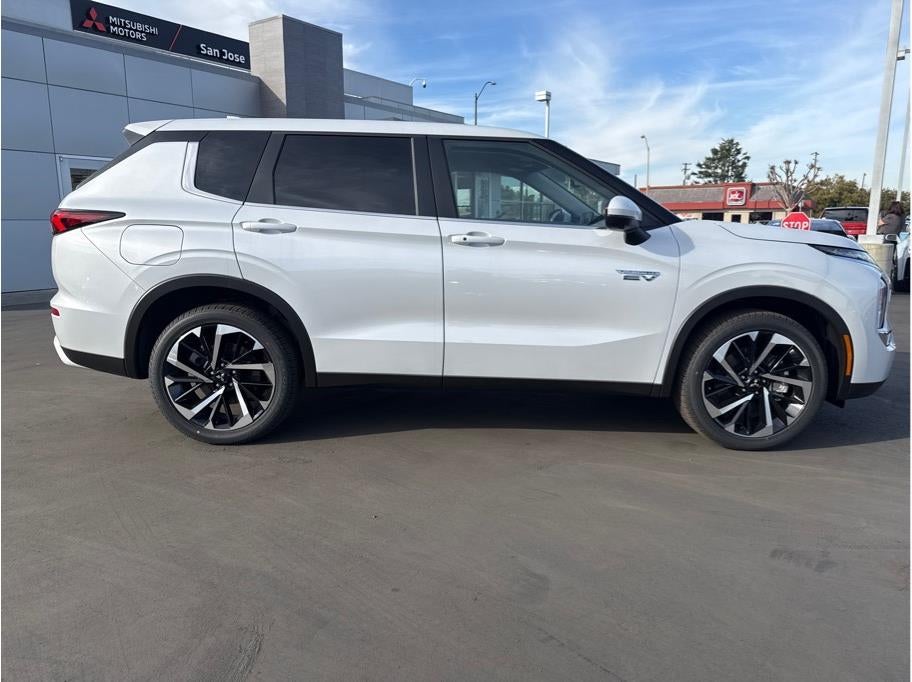 2025 Mitsubishi Outlander PHEV — detail view