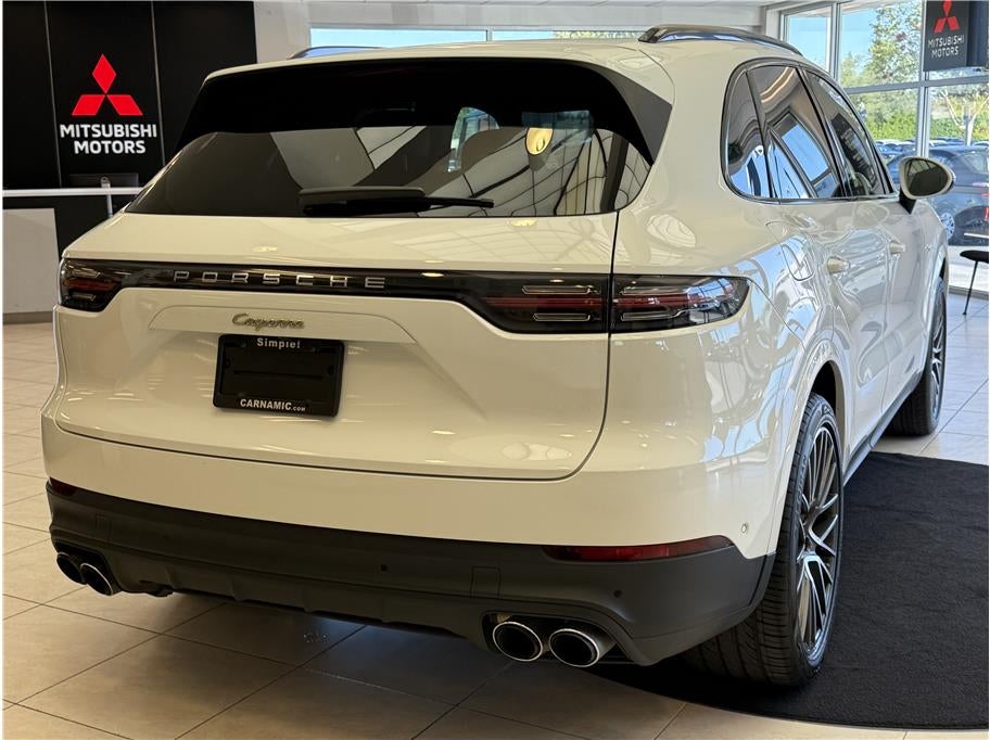 2022 Porsche Cayenne — detail view