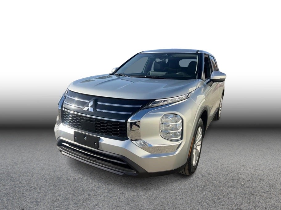 2026 Mitsubishi Outlander ES in Alloy Silver Metallic — front three-quarter view