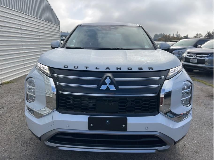 2026 Mitsubishi Outlander — side profile view