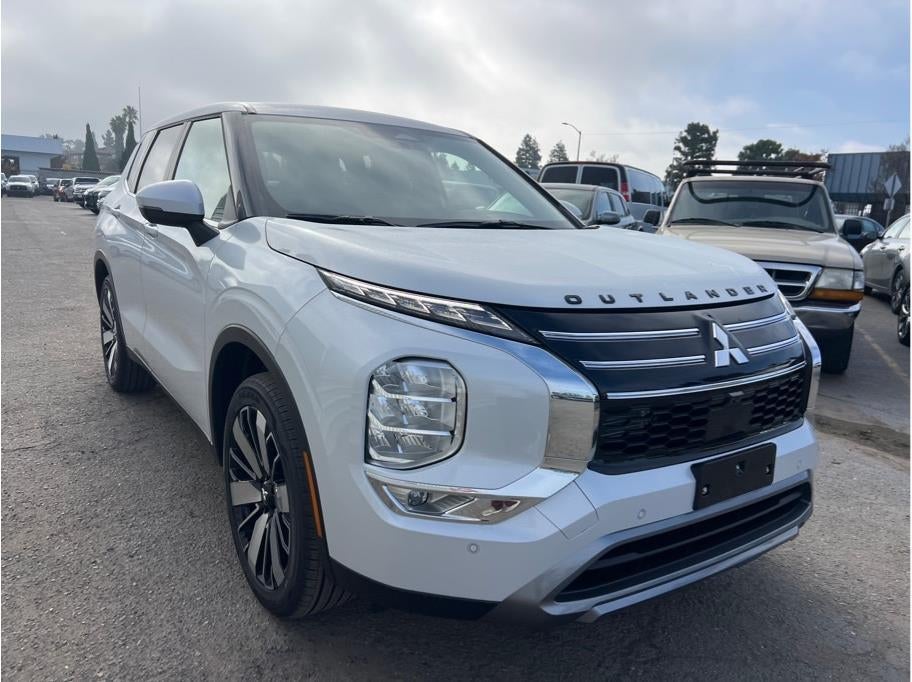2026 Mitsubishi Outlander — rear three-quarter view