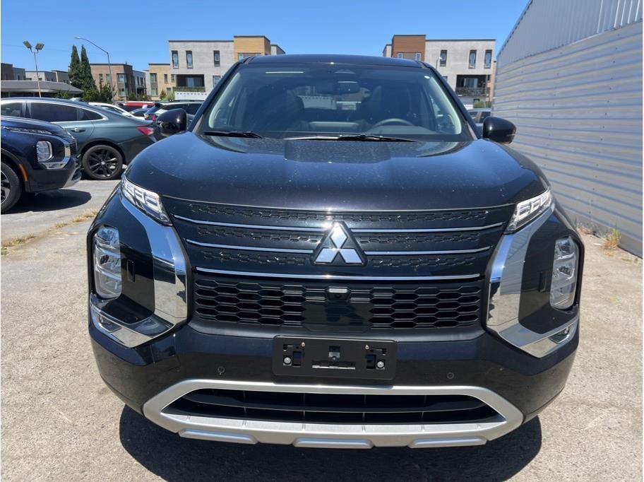 2025 Mitsubishi Outlander PHEV — side profile view