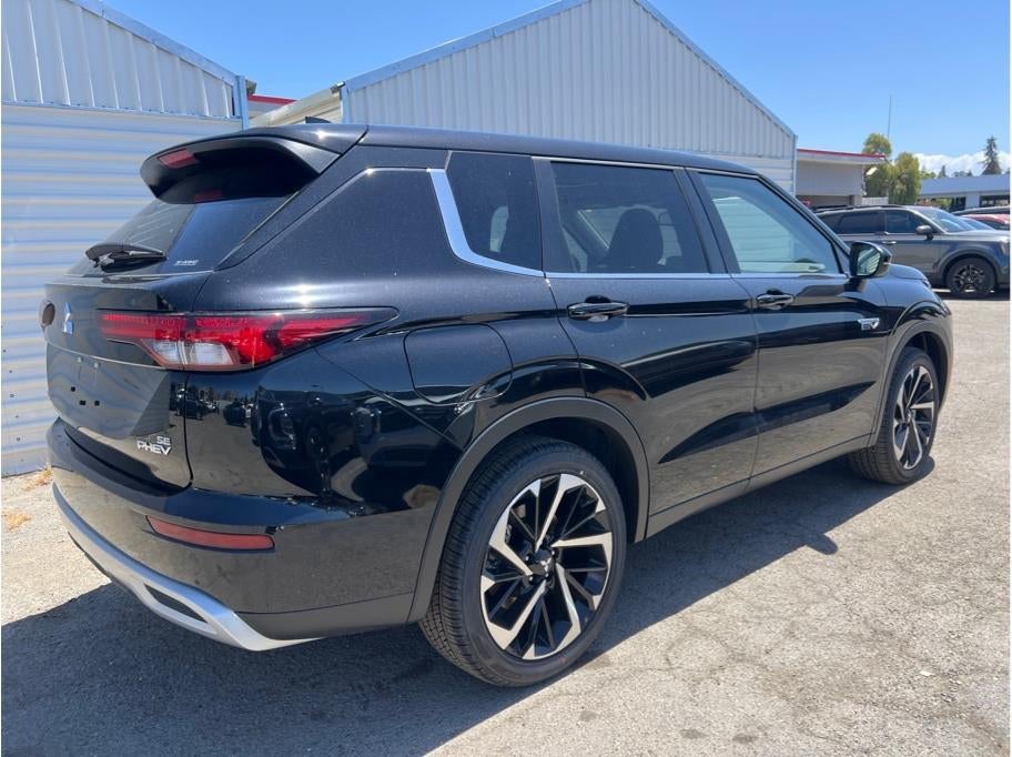 2025 Mitsubishi Outlander PHEV — detail view