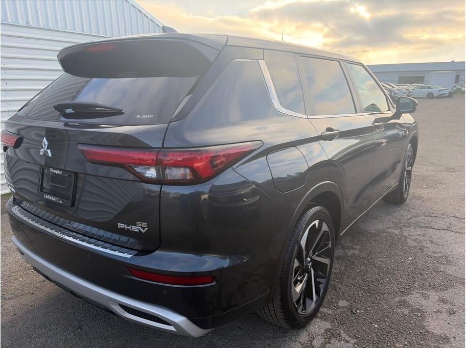 2025 Mitsubishi Outlander PHEV — interior view