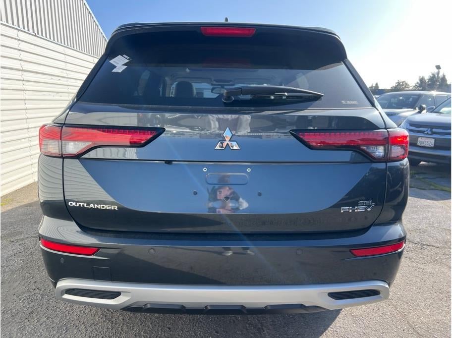 2025 Mitsubishi Outlander PHEV — detail view