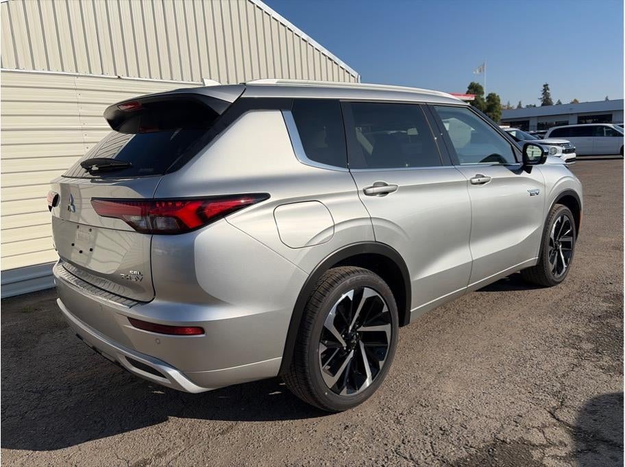 2025 Mitsubishi Outlander PHEV — detail view