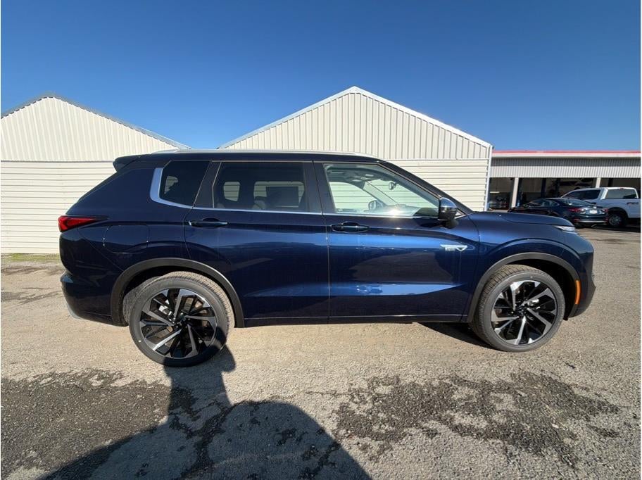 2025 Mitsubishi Outlander PHEV — interior view