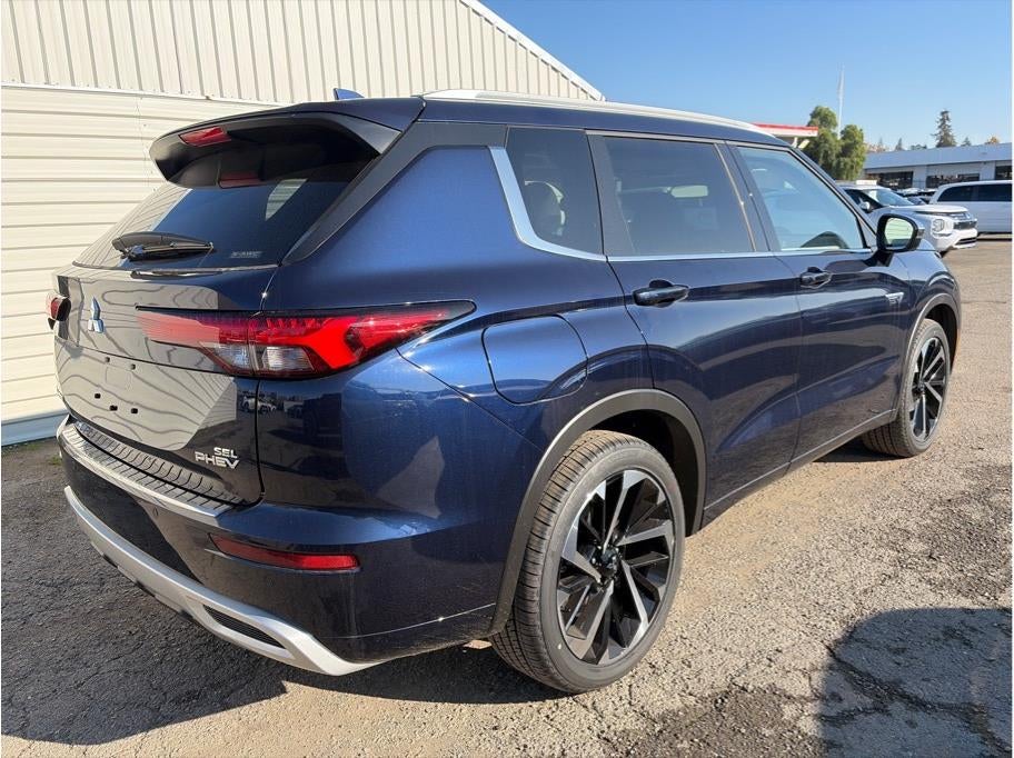 2025 Mitsubishi Outlander PHEV — detail view