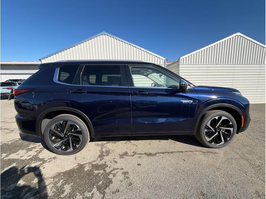 2025 Mitsubishi Outlander PHEV — interior view