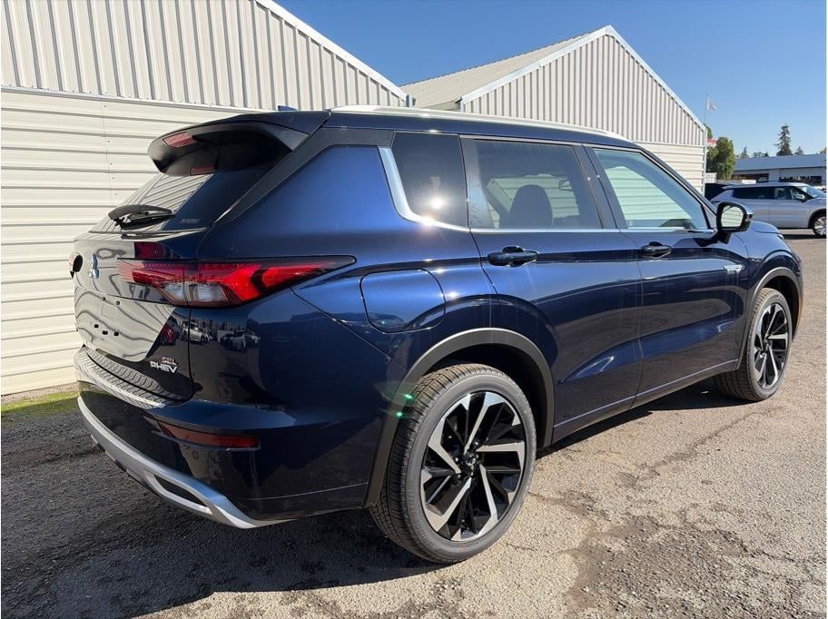 2025 Mitsubishi Outlander PHEV — detail view