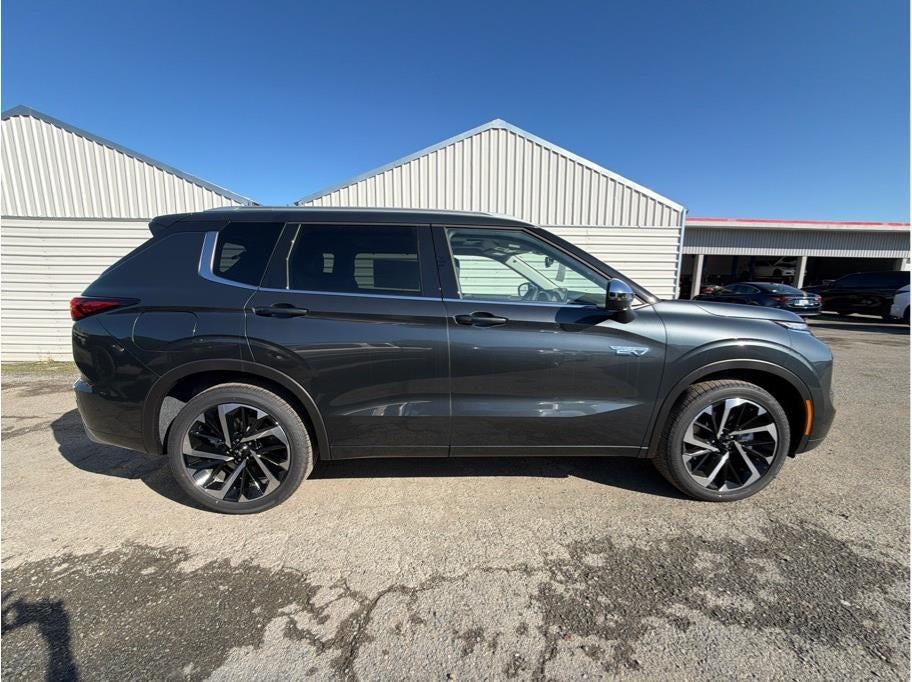 2025 Mitsubishi Outlander PHEV — interior view