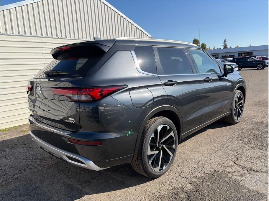 2025 Mitsubishi Outlander PHEV — detail view