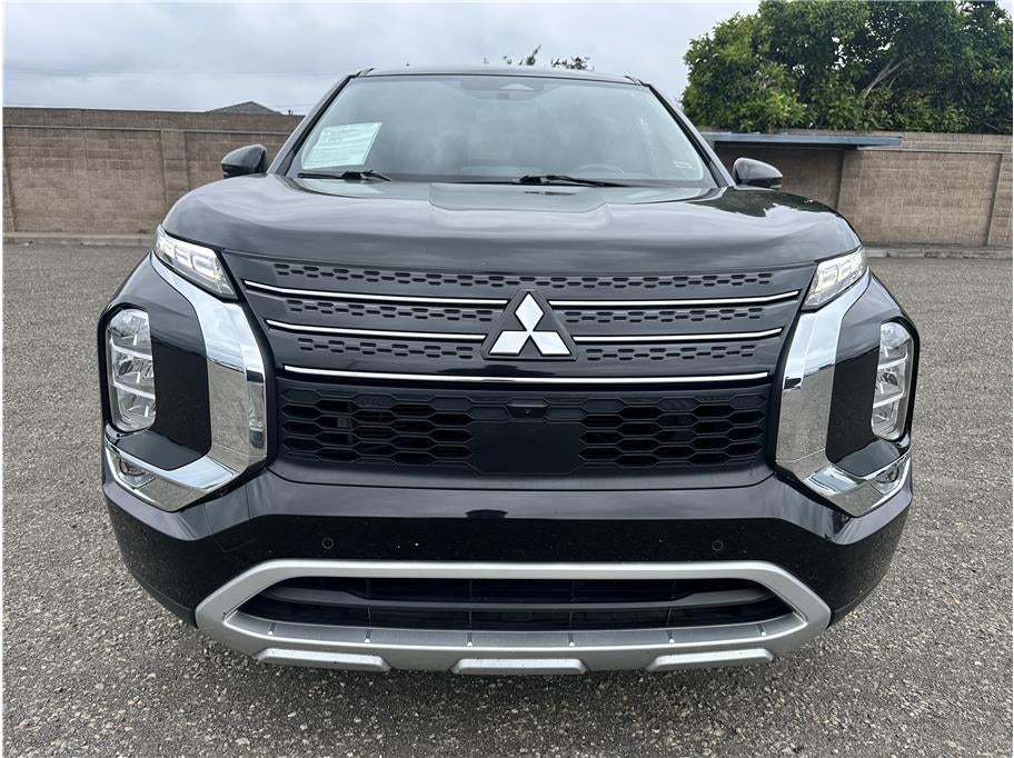 2024 Mitsubishi Outlander — side profile view
