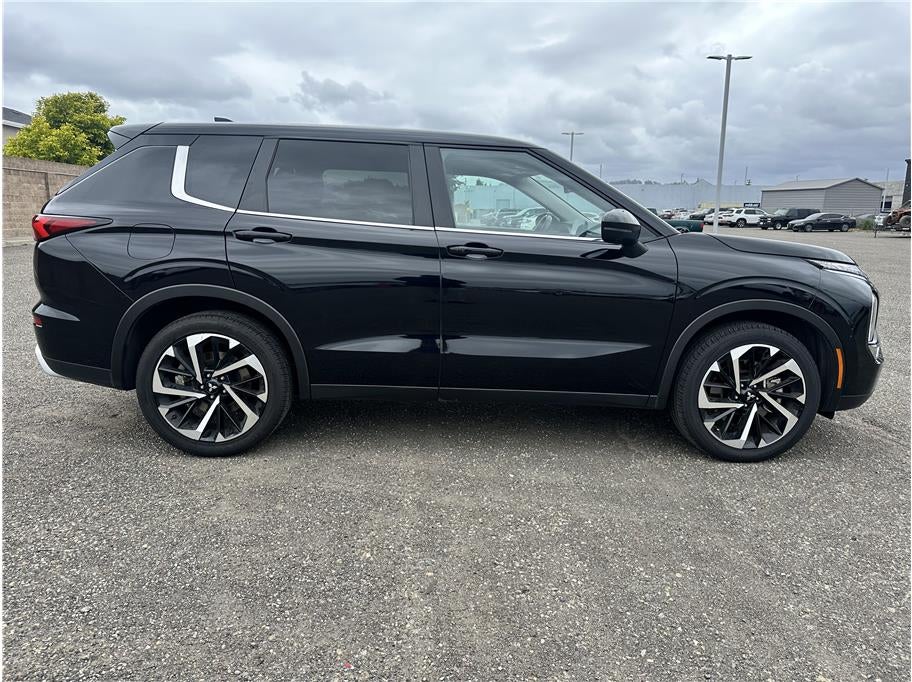 2024 Mitsubishi Outlander — interior view