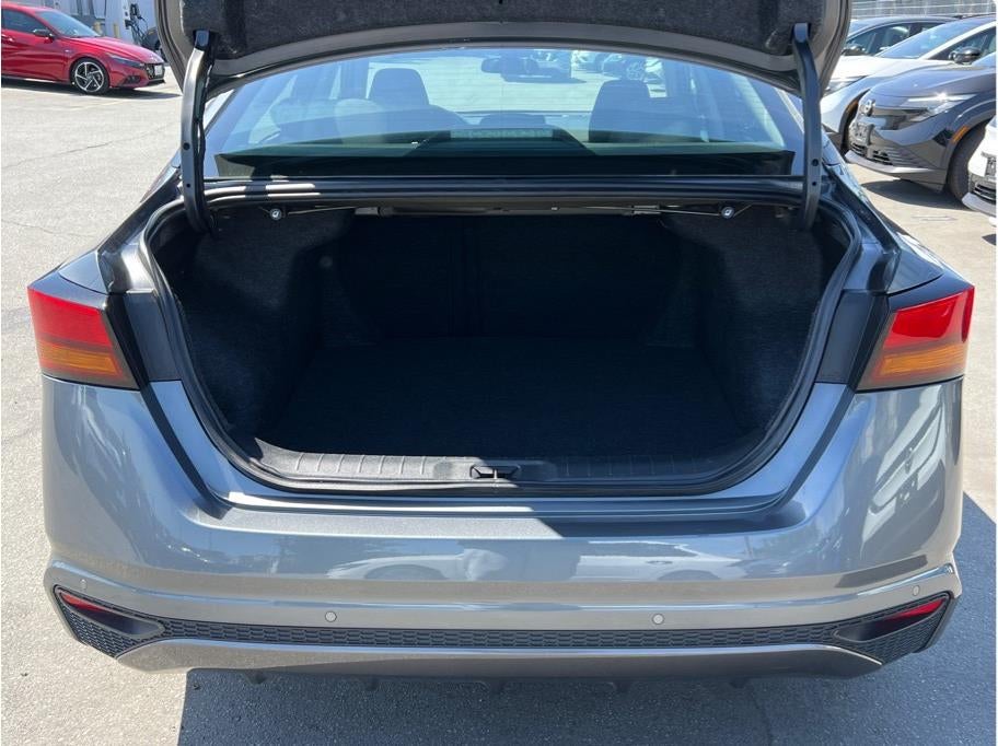 2025 Nissan Altima — detail view