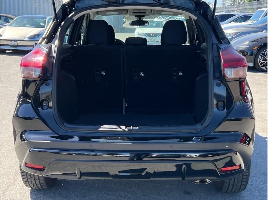 2024 Nissan Kicks — detail view