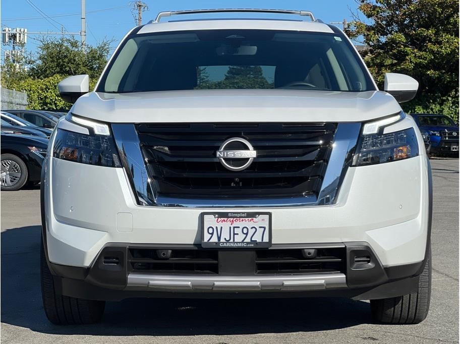 2025 Nissan Pathfinder — side profile view