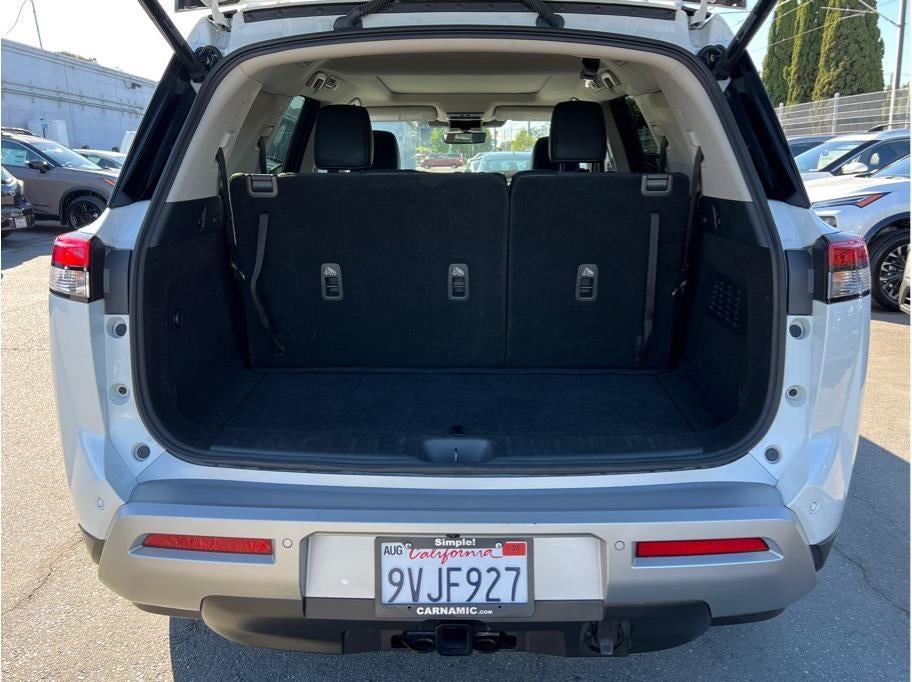 2025 Nissan Pathfinder — detail view