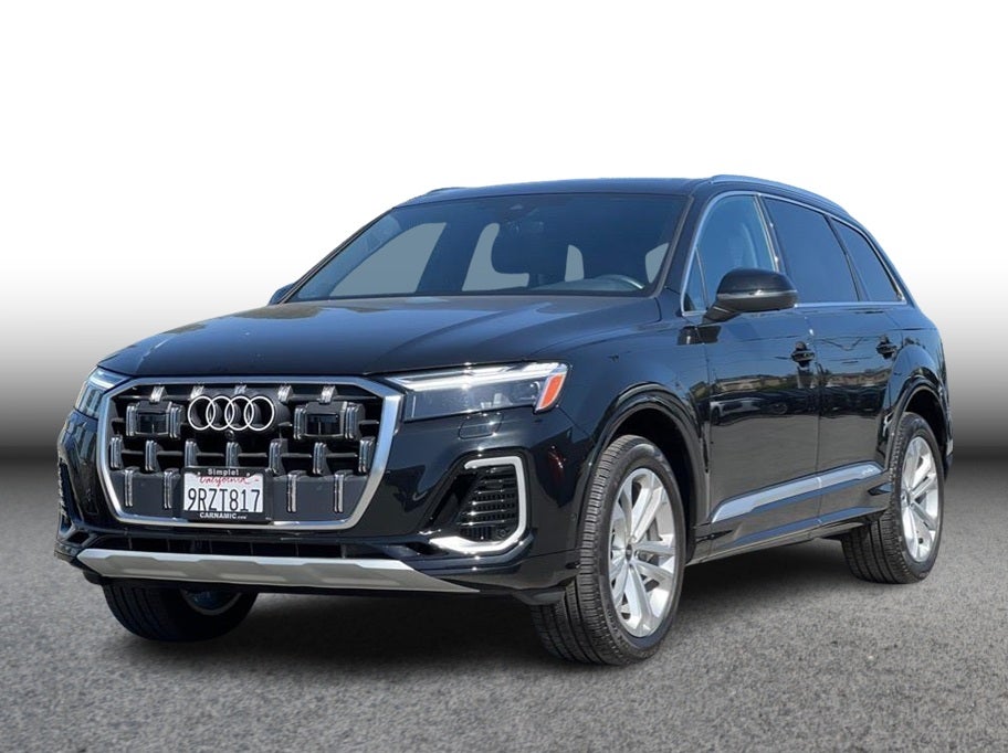 2025 Audi Q7 55 TFSI Premium Plus Sport Utility 4D in Black — front three-quarter view