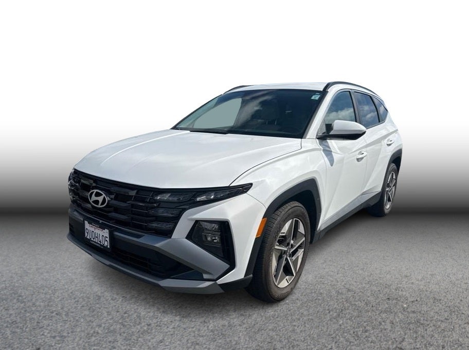 2025 Hyundai Tucson SEL Sport Utility 4D in White — front three-quarter view